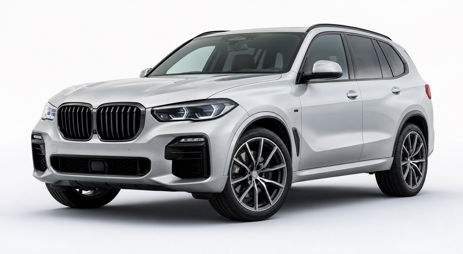 BMW X5 на светлом студийном фоне